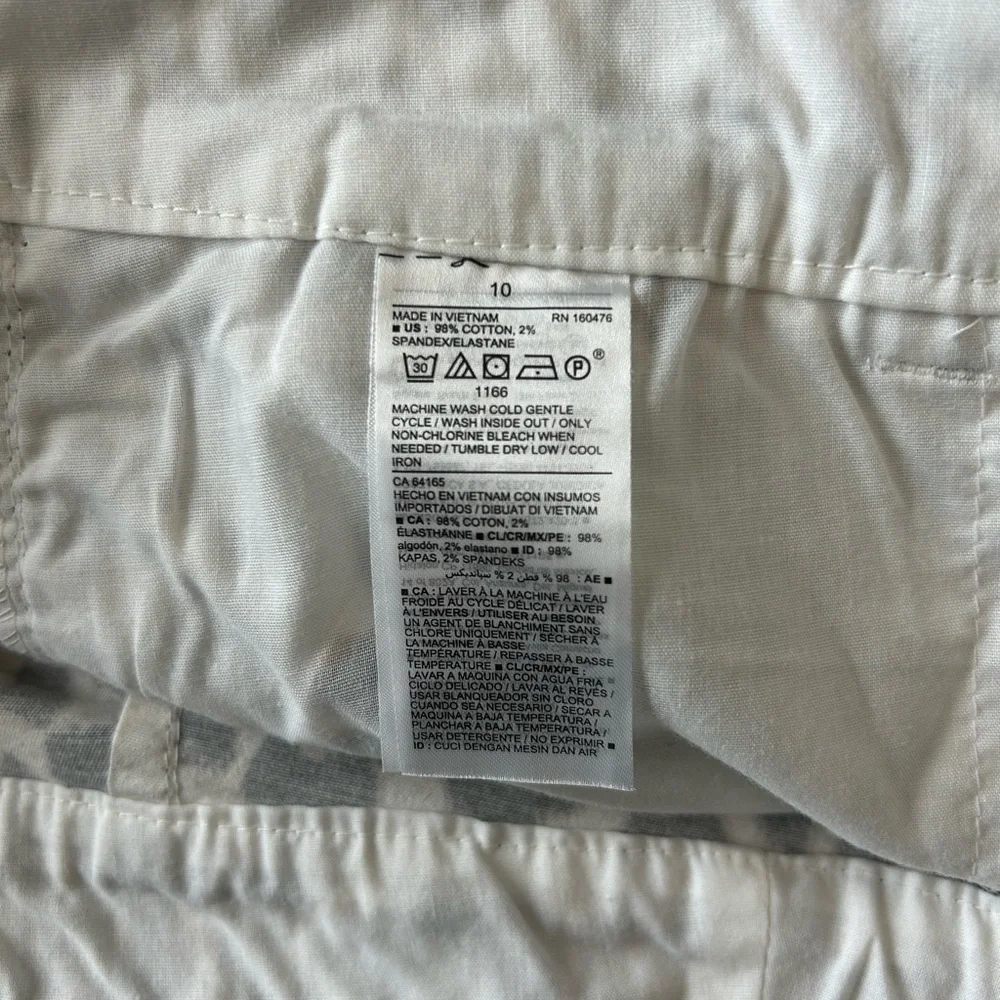 NWT Old Navy leopard Everyday Shorts. Size 10. Midrise. 3.5 inch inseam. NEW! - Picture 8 of 11